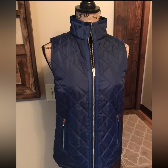 New without tags Southern Tide
Quilted Vest - Blue Night size X-small - Picture 9 of 12